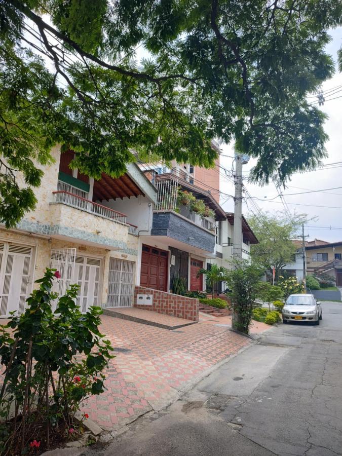 Noras Homestay Laureles Медельин Экстерьер фото