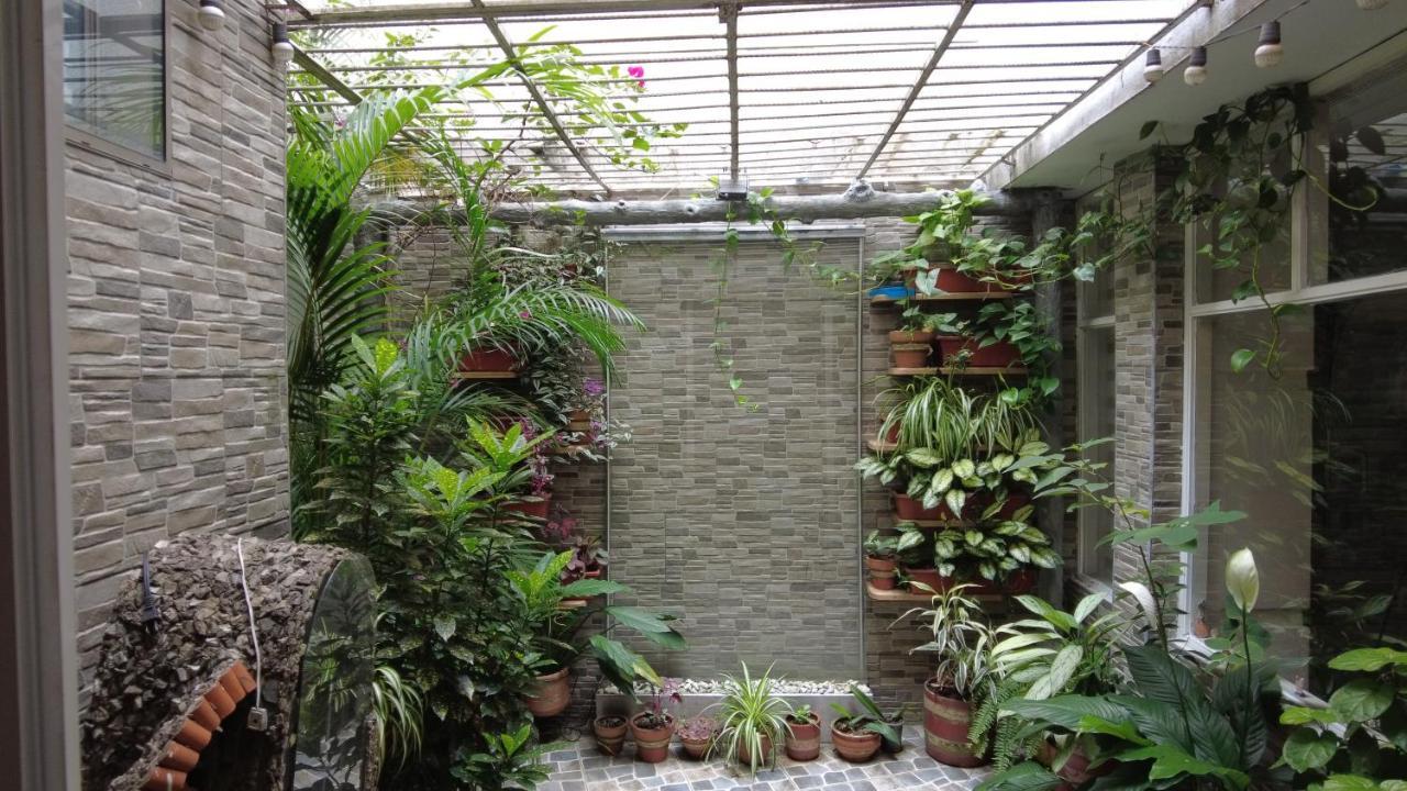 Noras Homestay Laureles Медельин Экстерьер фото