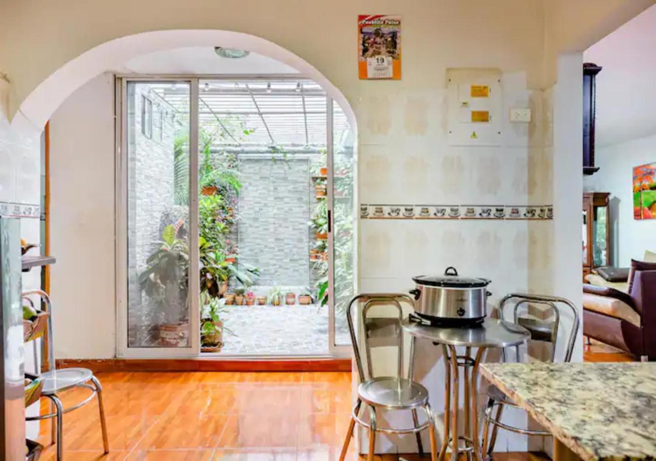 Noras Homestay Laureles Медельин Экстерьер фото